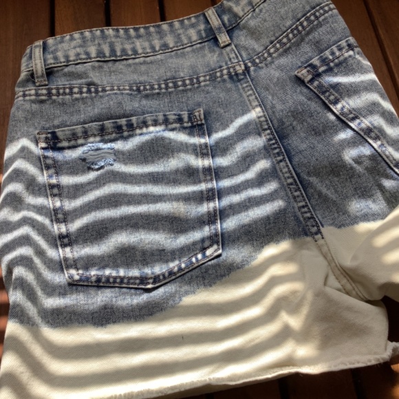 Shorts - Picture 2 of 3